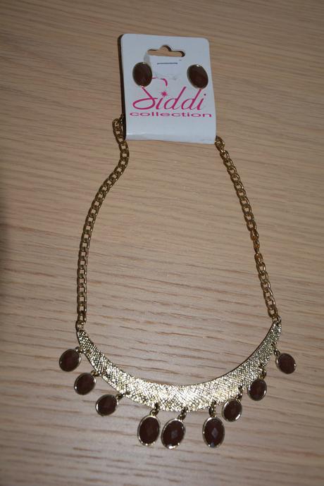 Set náušníc a náhrdelníka, 