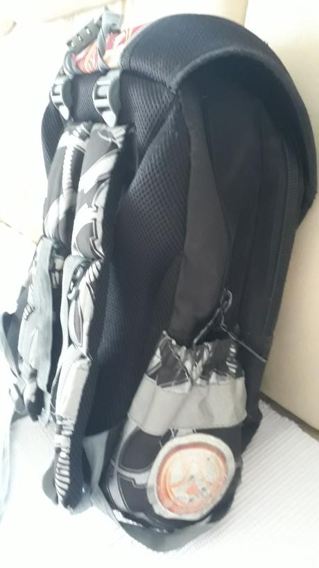 Zachovalý batoh do školy,