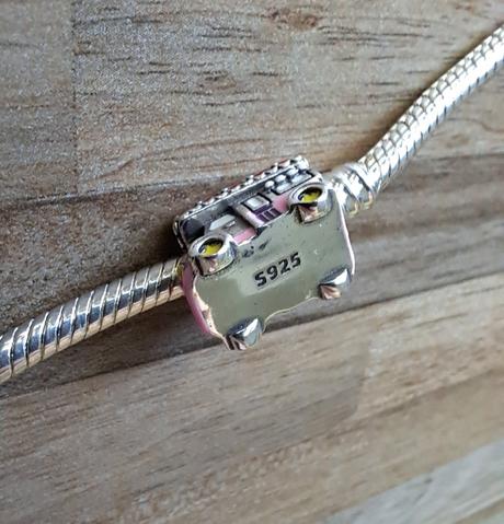 Prívesok ružový karavan, 