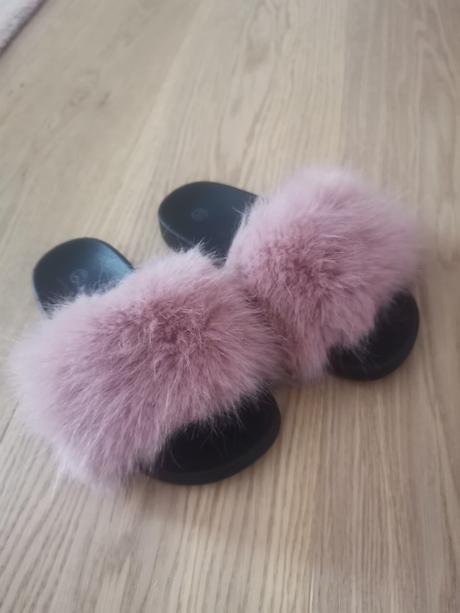 Kozusinkove šľapky, 32