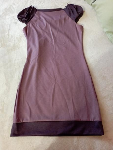 Fialové šaty, s
