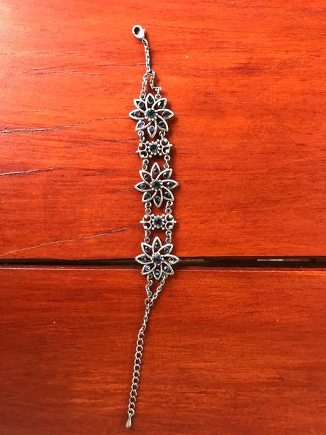 Náramok s modrými kameňmi,