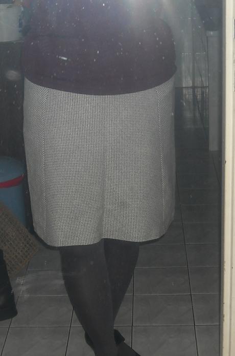 Sukňa- nenosená, 40
