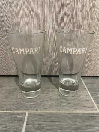 2 poháre campari,