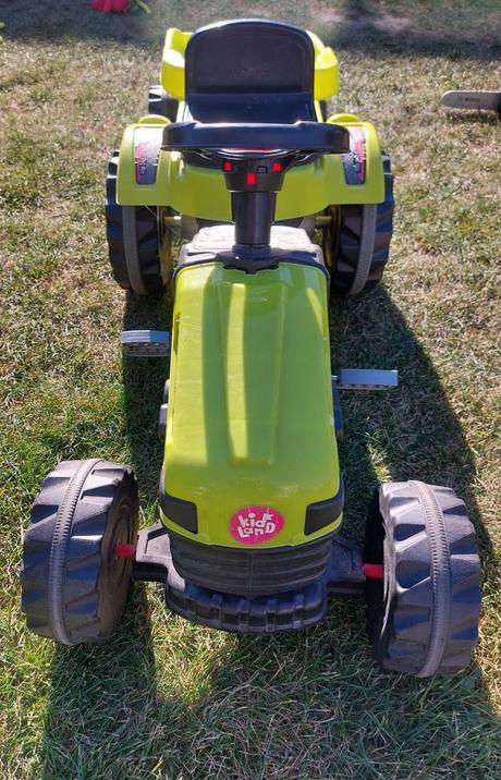 Šlapací traktor s vlečkou,