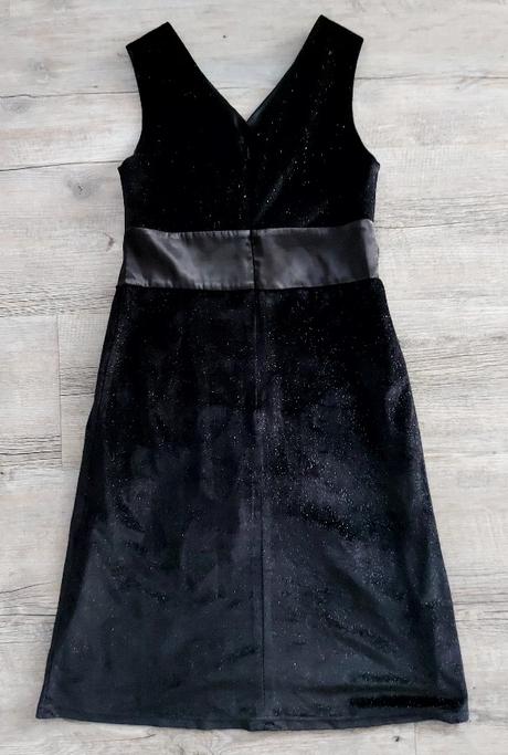 Čierne zamatové trblietavé šaty, 38