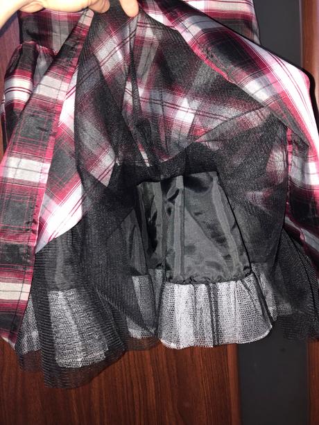 Spolocenske saty, 122