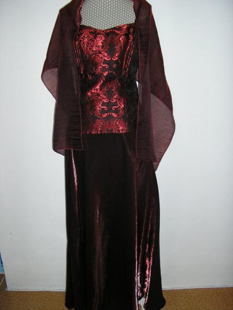 1290. spoloč. šaty, m