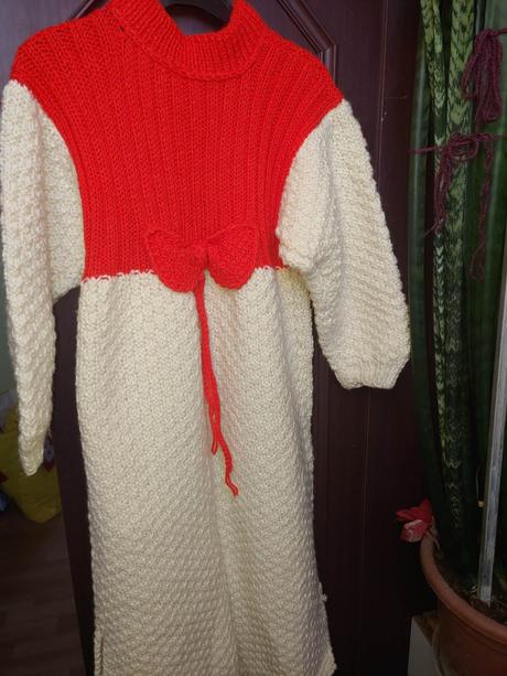 Dlhý dievčenský svetrík, 122