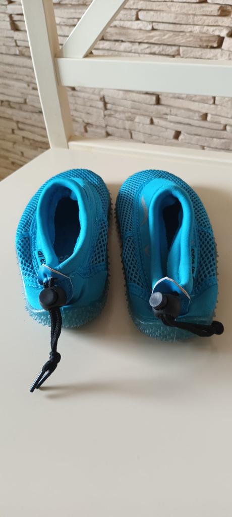 Topánky do vody, 32