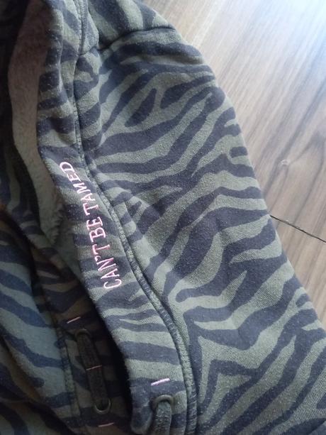 Mikiny pre sestry, 146