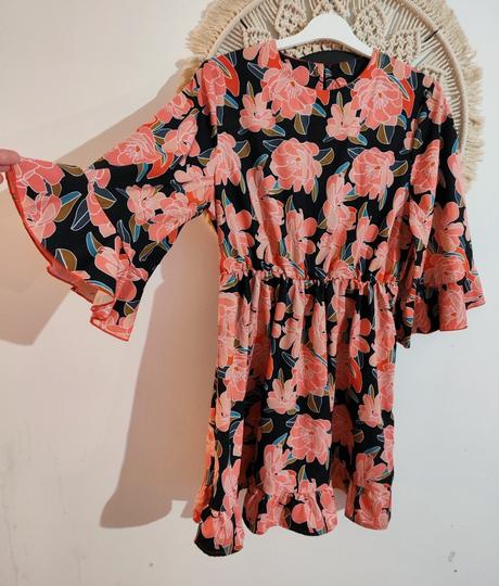 Kvietkované šaty, l