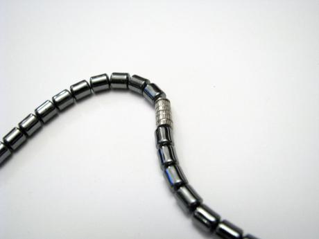 Náhrdelník s modrou slzou, 