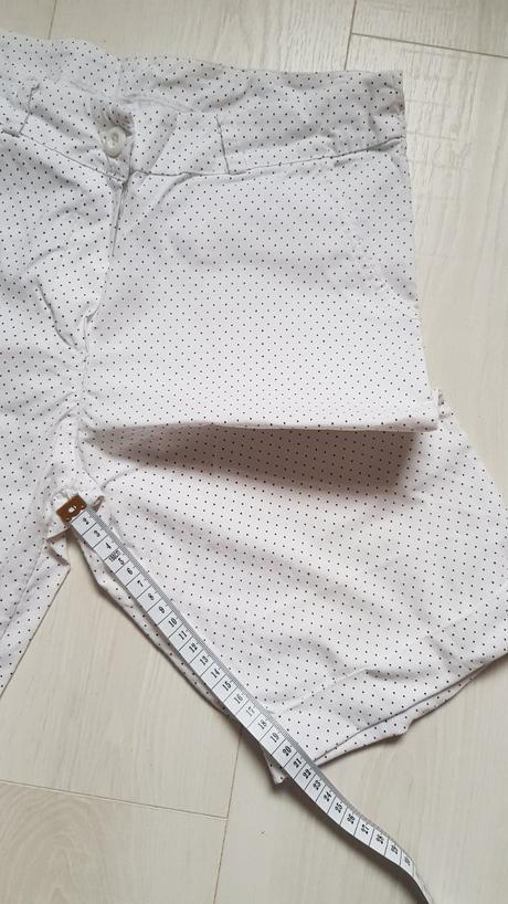 Biele krátke nohavice, s