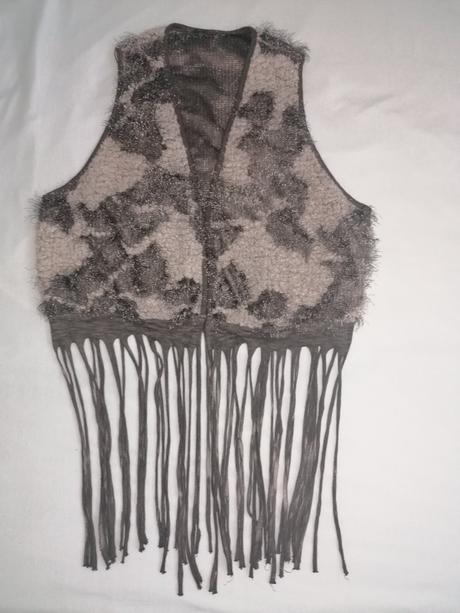 Vesta huňatá so strapcami s/m, m