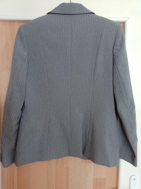 Dámsky luxusný kostým v.m, m