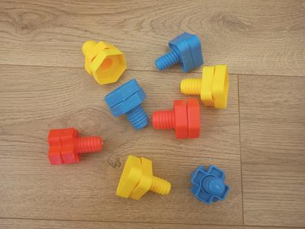 Hračka skrutky a matice, 