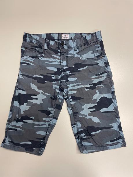 Chlapčenské maskáčové kraťasy., 152