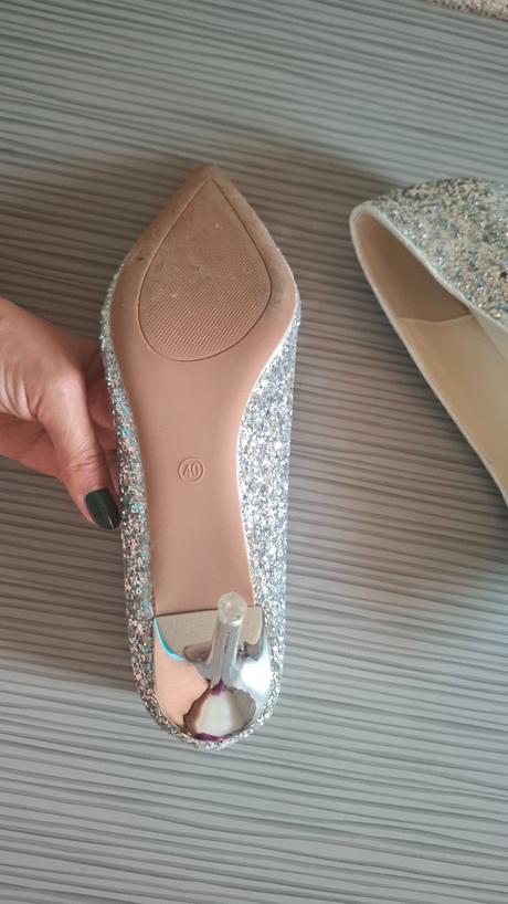 Strieborné lodičky, 39