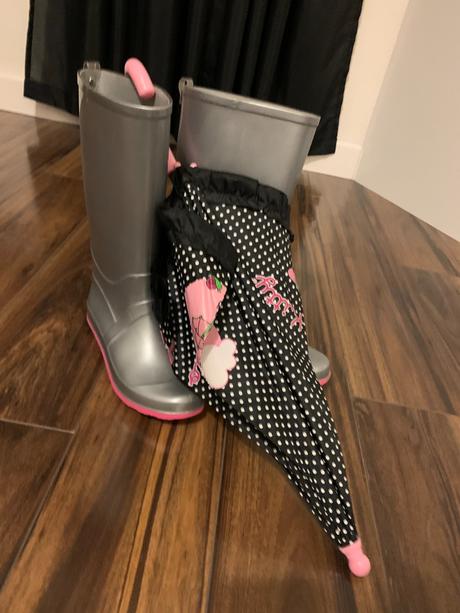 Gumáky s dáždnikom grátis, 35