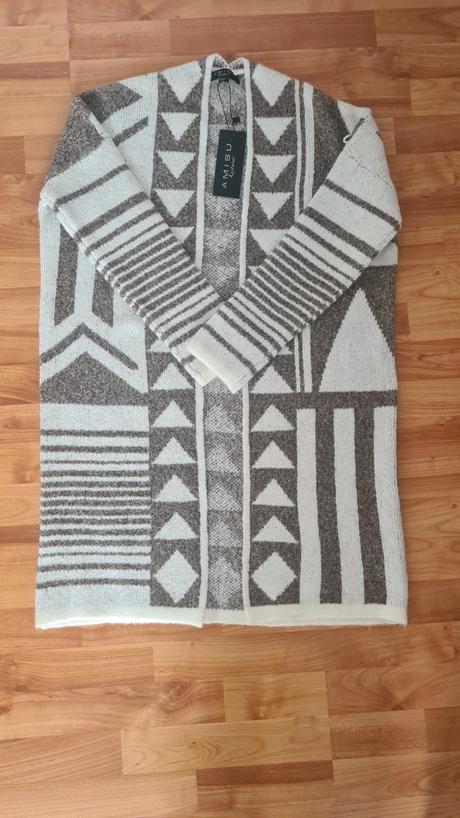 Dlhý vzorovaný sveter, amisu,38 / m