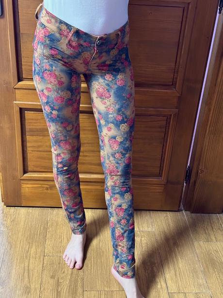 Elastické nohavice s kvetinovým vzorom, s