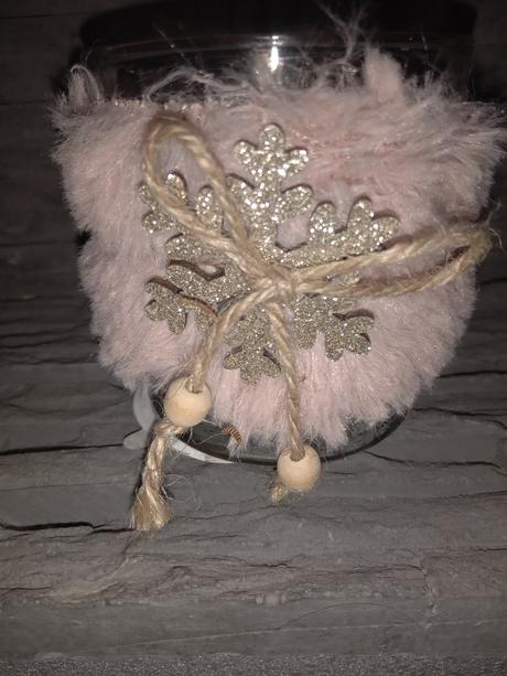 Sklenená dóza s kožušinou,