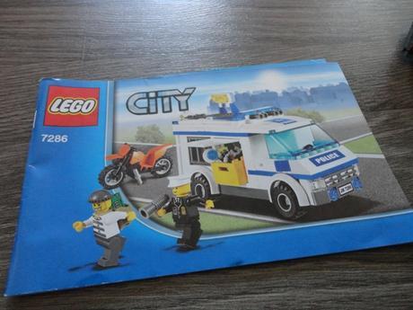 Lego policajné auto - preprava väzňa, 