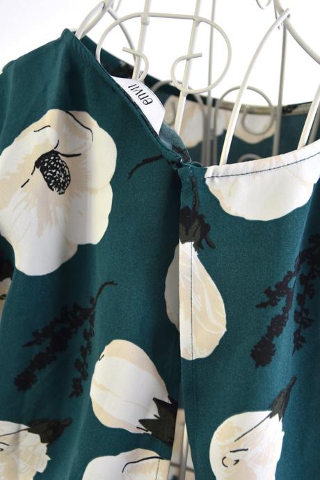 Krásna blúzka s čiastočne otvoreným chrbátom, 36