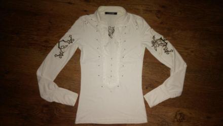 S hlbokým výstrihom , s