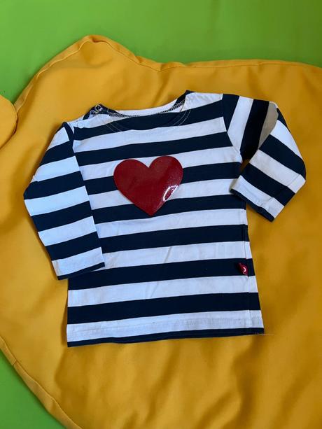 Pískacie tričko, 80