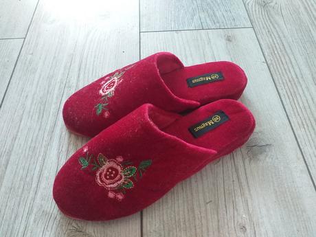Vyšívané papuče, 36