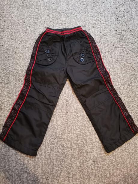 Nohavice do dažďa, 104