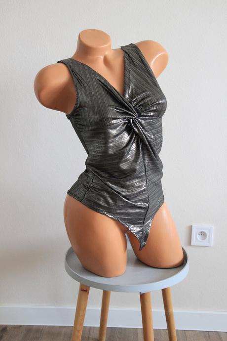 Elegantný lesklý body top, s, s