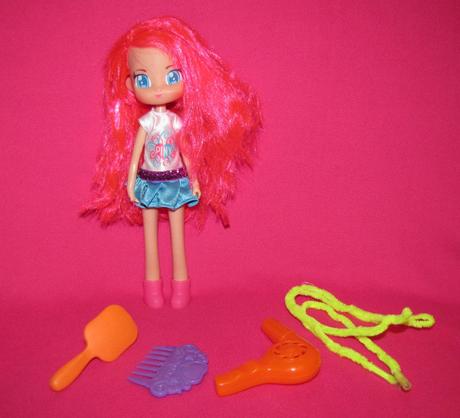 Piny bábika famosa, 