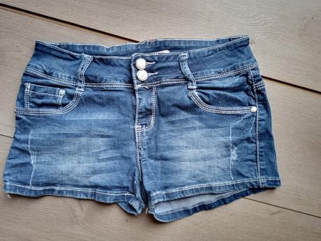 Šortky, 152