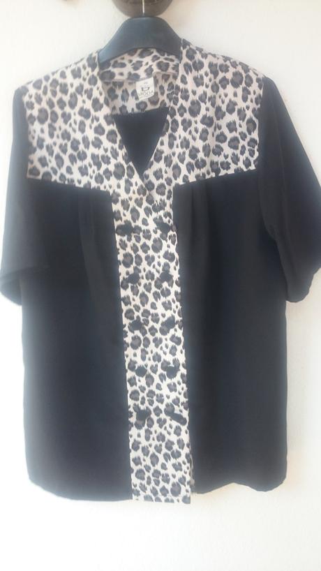 Zľava - dámsky elegantný kostým, 46