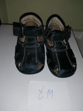 Sandálky kožené, 19