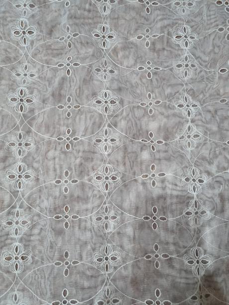 Odstrihnutá malá záclonka, 