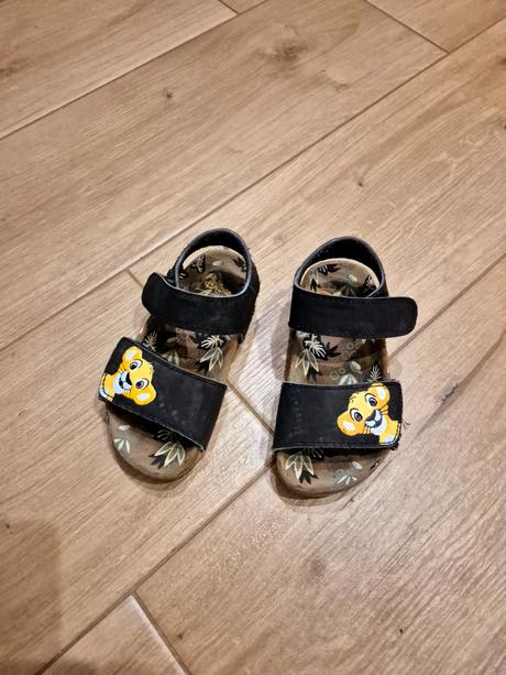 Sandalky, reserved,24