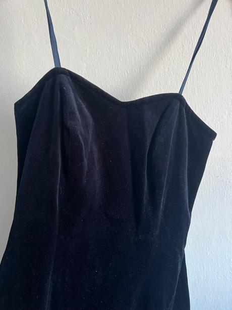 Vintage zamatove saty tmavomodra uzasne priliehave, s