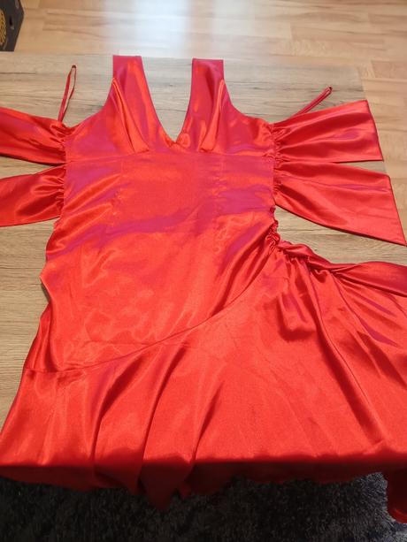 Šaty na viazanie, 36