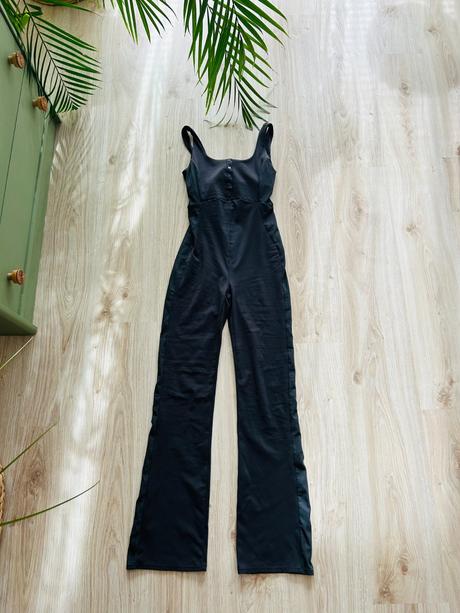 Štýlový športový overal značky oysho, pc 56 eur, s
