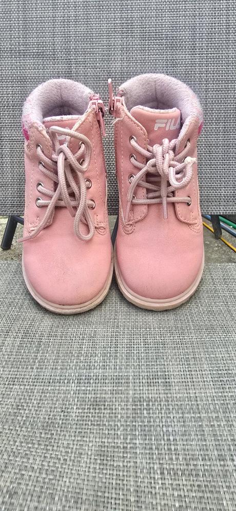 Poltopánky, fila,23