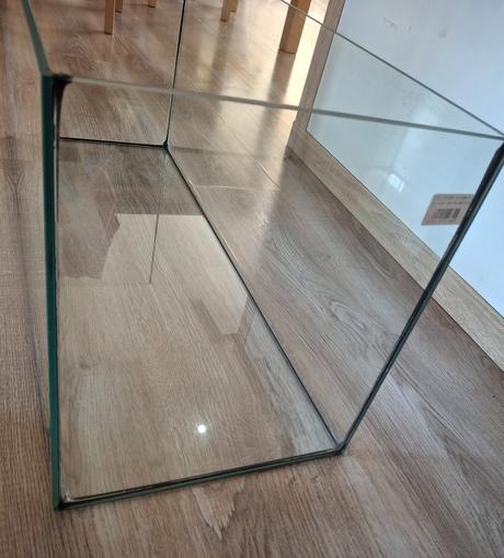 Sklenené akvárium 80x30x35 cm, 84 litrové, 