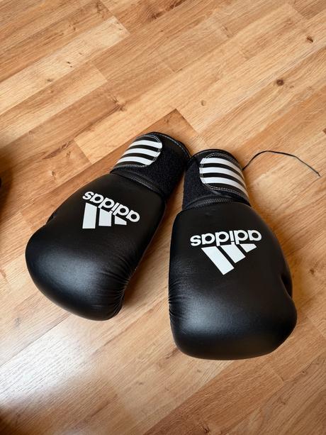 Boxerské rukavice adidas, 