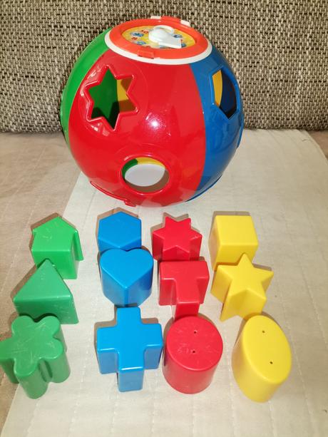 Guľa s vkladacími tvarmi, 