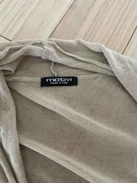 Svetrik s hodvábom motivi, s