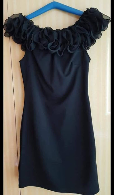 Cierne spolocenske minisaty, s