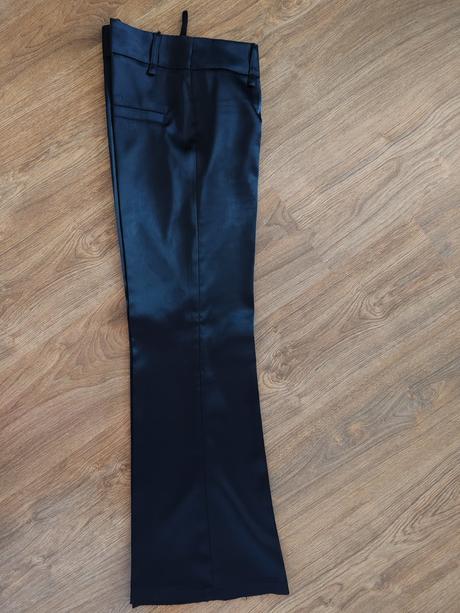 Saténové nohavice, 36